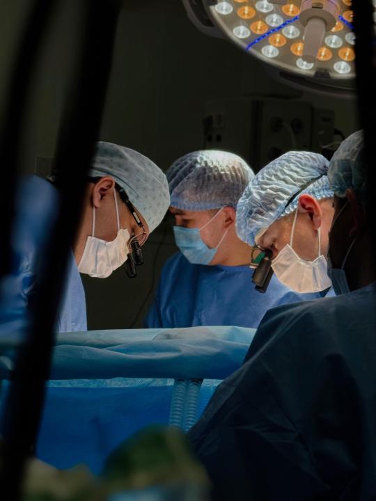 Туа біткен жүрек аномалиясы бар 3 жасар балаға бірегей ота сәтті жасалды