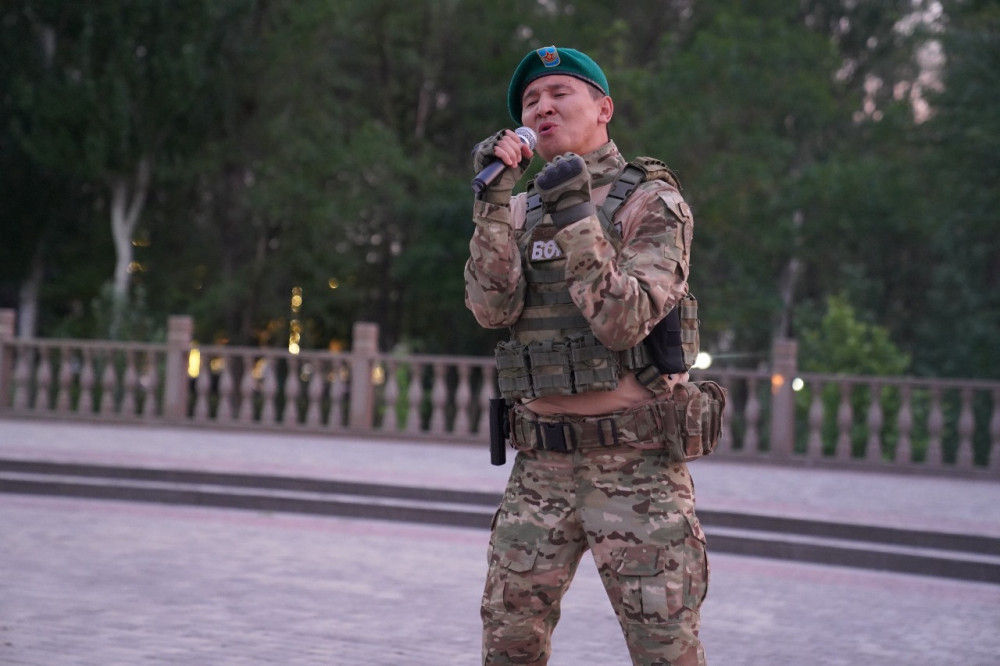 Таразда шекара қызметіне қарасты әскери ансамбль өнер көрсетті