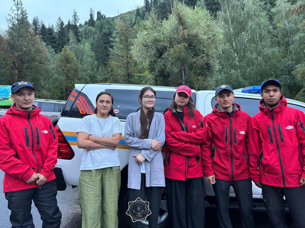 Алматыда құтқарушылар Фурманов шыңынан екі қызды эвакуациялады