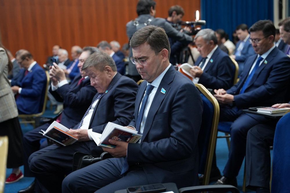 "Сапарбаев тұлғасы": Бердібек Мәшбекұлына арналған кітаптың тұсаукесері өтті