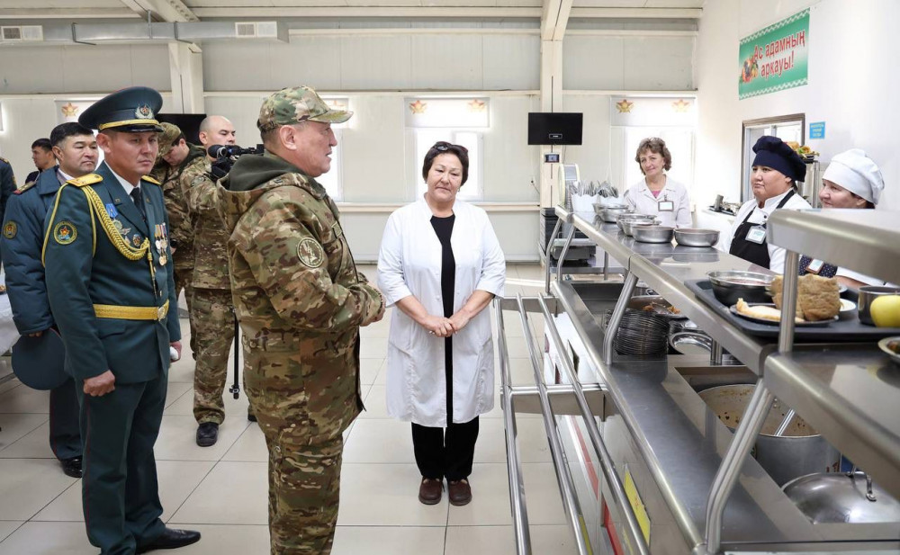 Қорғаныс министрі әскери горнизонға ескертусіз барып тексеріс жүргізді