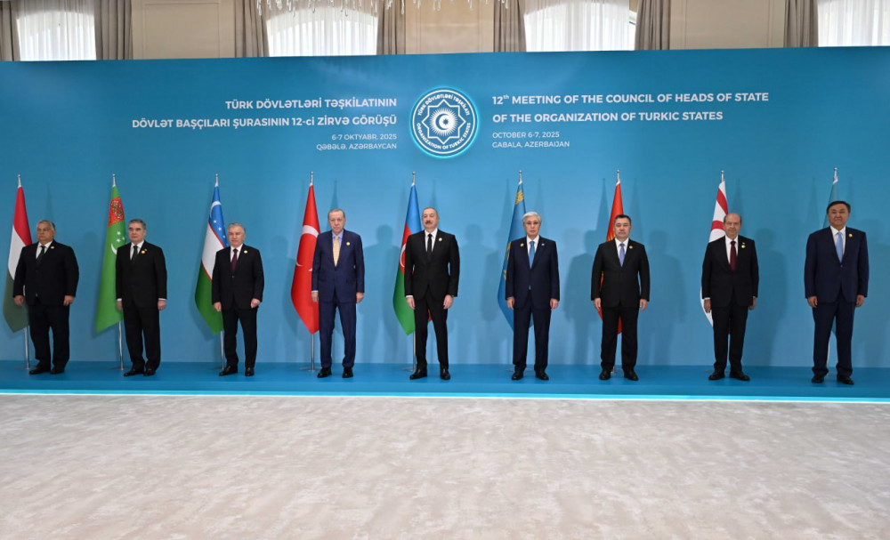 Көшелердегі қазақ Туы мен құрмет қарауылы: Тоқаевтың 252 сағаттағы 23 сапары