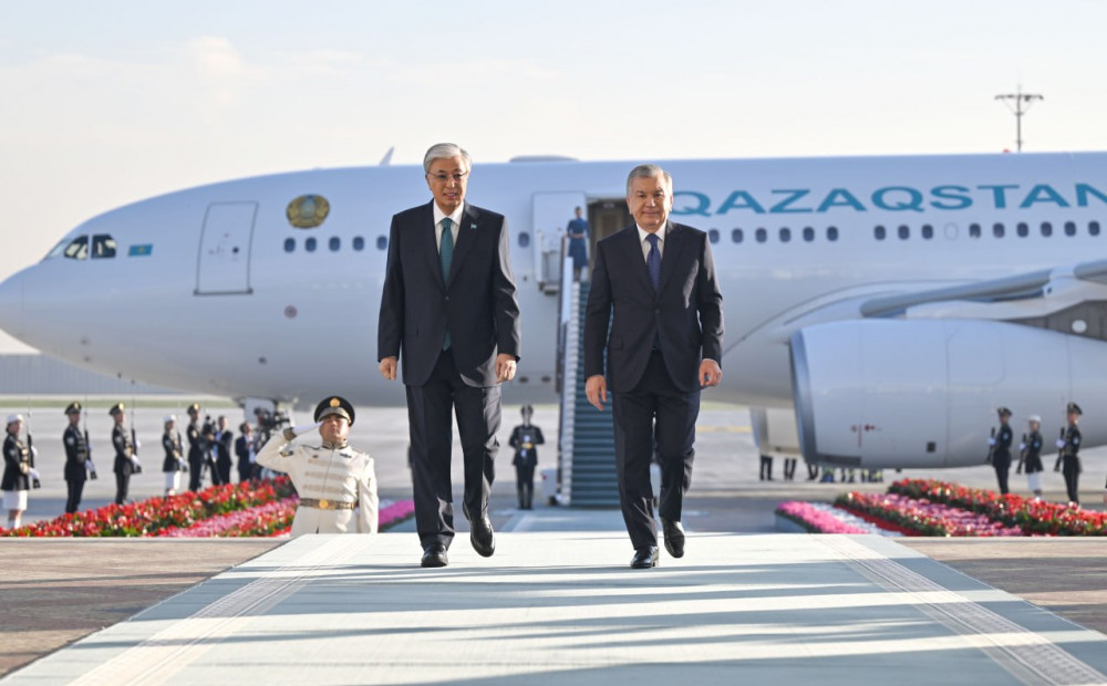 Көшелердегі қазақ Туы мен құрмет қарауылы: Тоқаевтың 252 сағаттағы 23 сапары