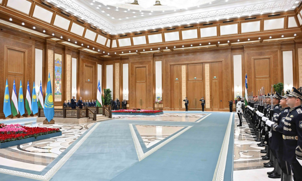 Көшелердегі қазақ Туы мен құрмет қарауылы: Тоқаевтың 252 сағаттағы 23 сапары