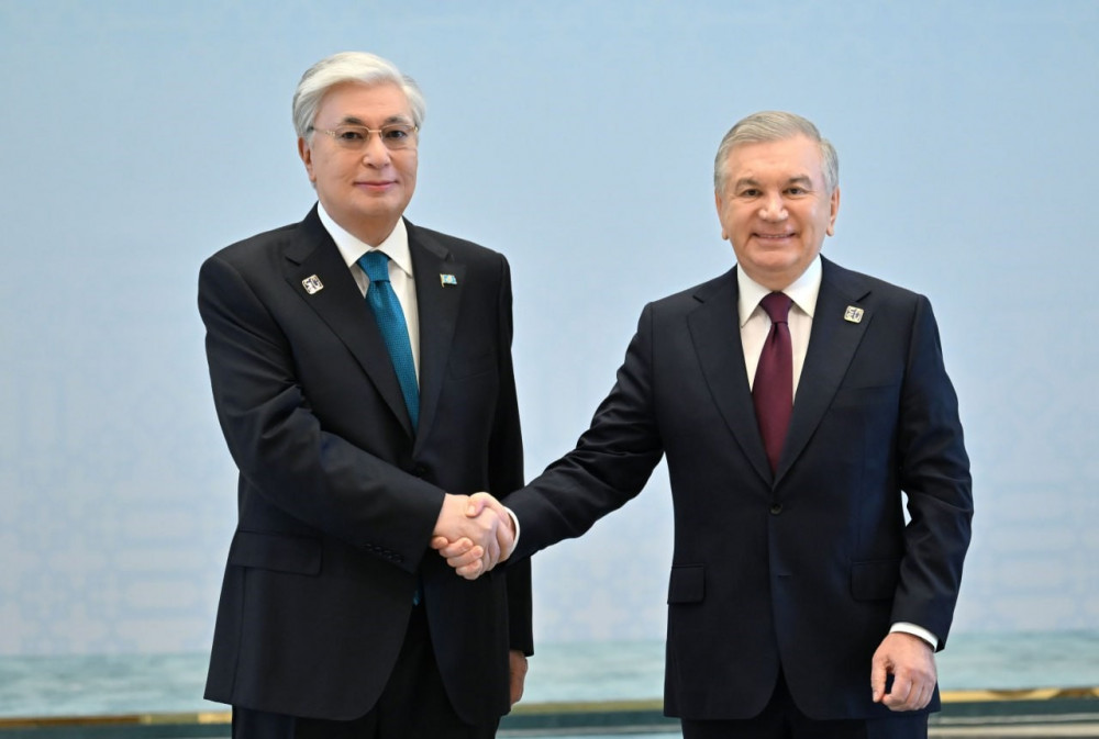 Көшелердегі қазақ Туы мен құрмет қарауылы: Тоқаевтың 252 сағаттағы 23 сапары