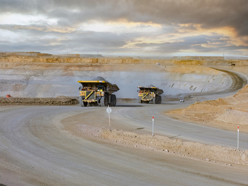 "Бір қателік ауыр зардапқа әкелуі мүмкін": Тау-кен ісіндегі алып техниканы кімдер тізгіндейді?