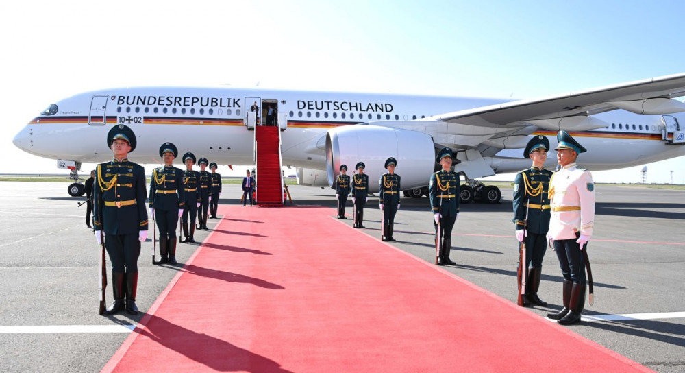 Мемлекет басшысы Германия Президентін әуежайдан шығарып салды