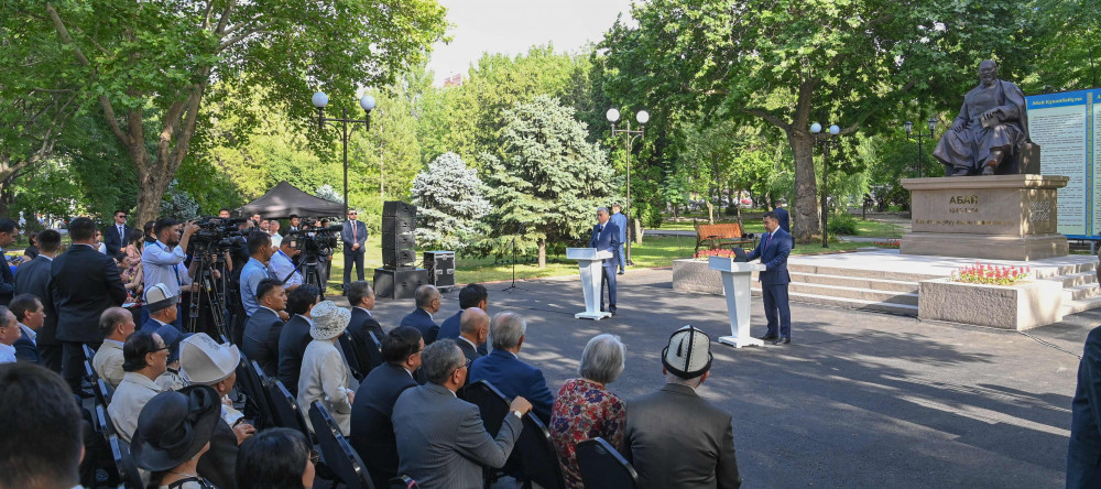 Президент Бішкекте Абай ескерткішінің ашылуына қатысты