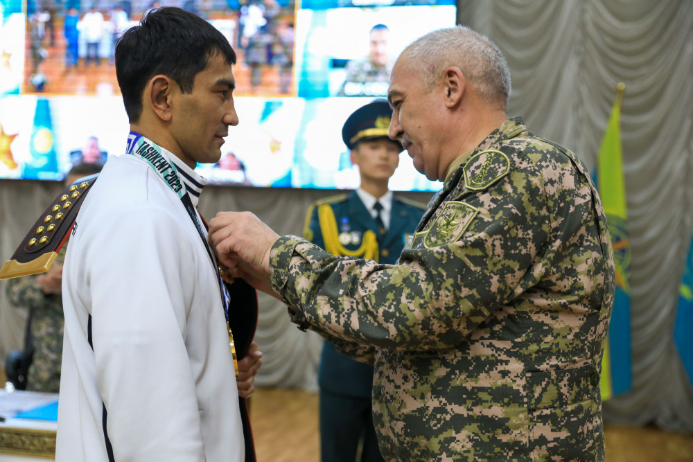 Қорғаныс министрі әскер спортшыларын – бокстан әлем чемпиондарын марапаттады