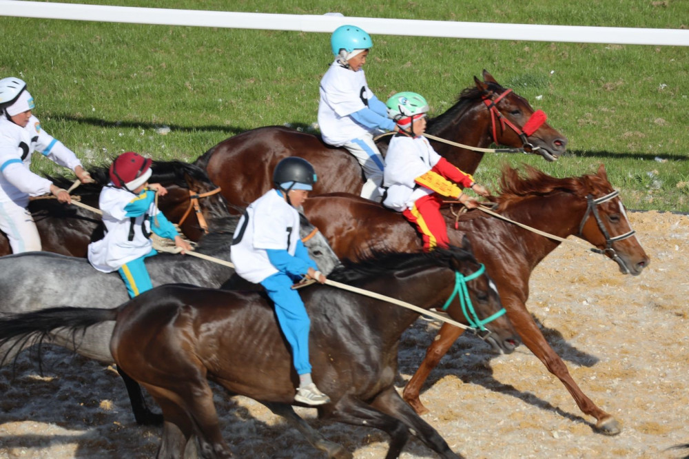 Жеңіс тойындағы тарту