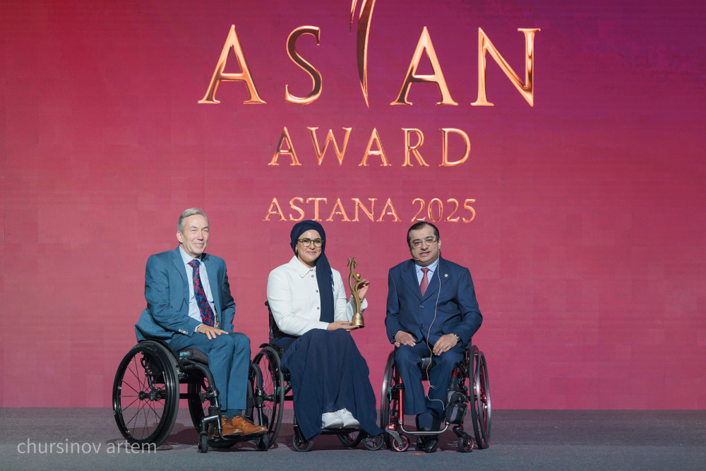 Asian Awards сыйлығы кімге бұйырды?