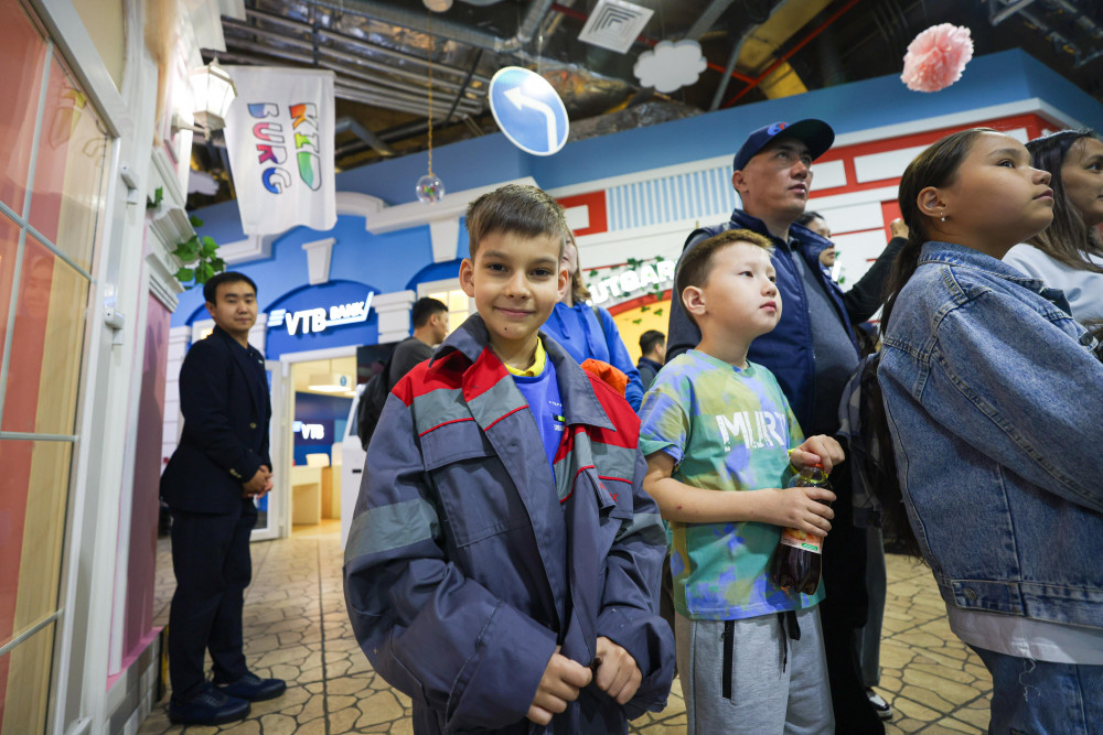 "AMANAT" жұмысшы мамандық иелерінің балаларын құттықтады