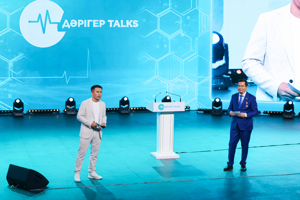 “Сіздер – бейбіт күннің батырларысыздар”: Қошанов медицина қауымдастығымен кездесті