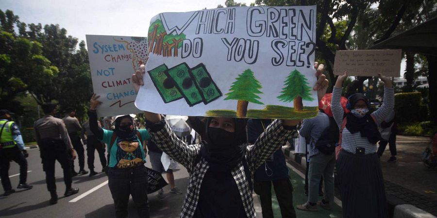 Әлемде: Филиппиндегі тайфун, АҚШ-тағы саяси дағдарыс пен Еуропадағы экономикалық өзгерістер