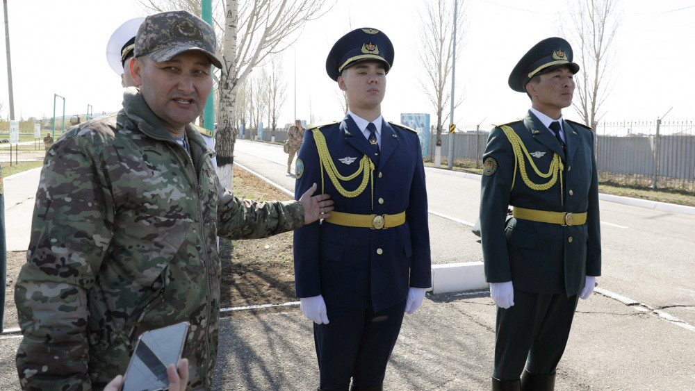 Десанттық шабуылдаушы әскери бөлімінде...