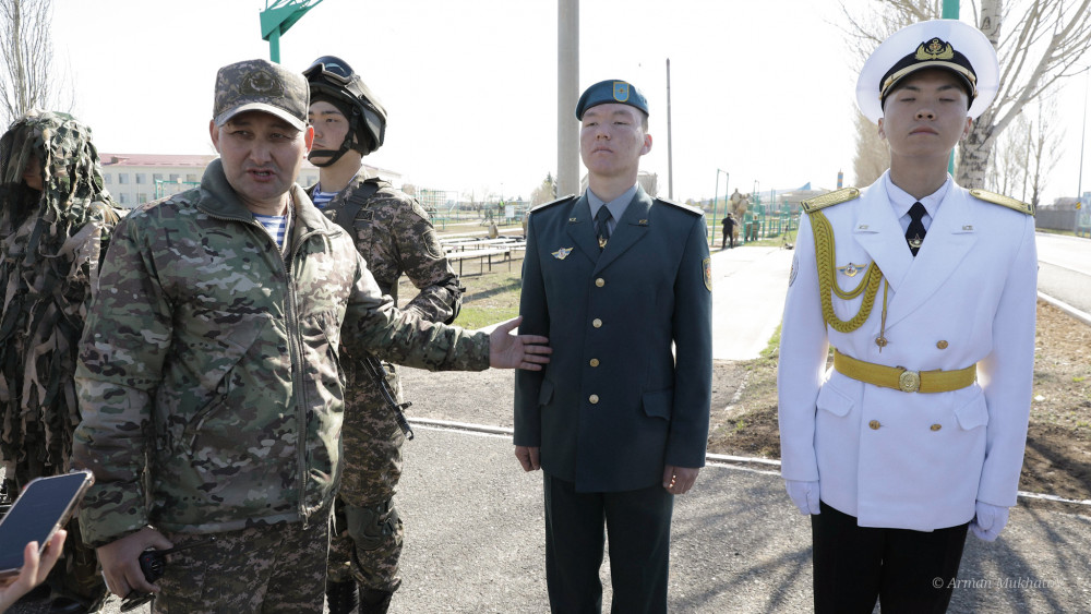 Десанттық шабуылдаушы әскери бөлімінде...