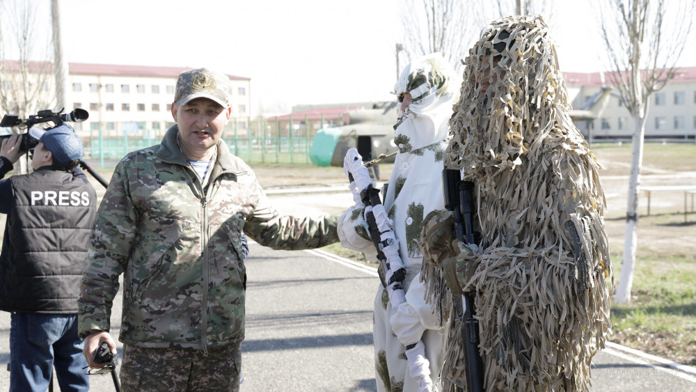 Десанттық шабуылдаушы әскери бөлімінде...