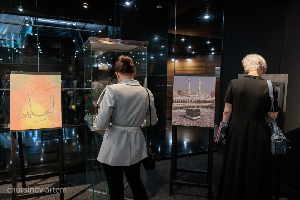 Астанада діндер лидерлері съезі қарсаңында екі көрме ашылды