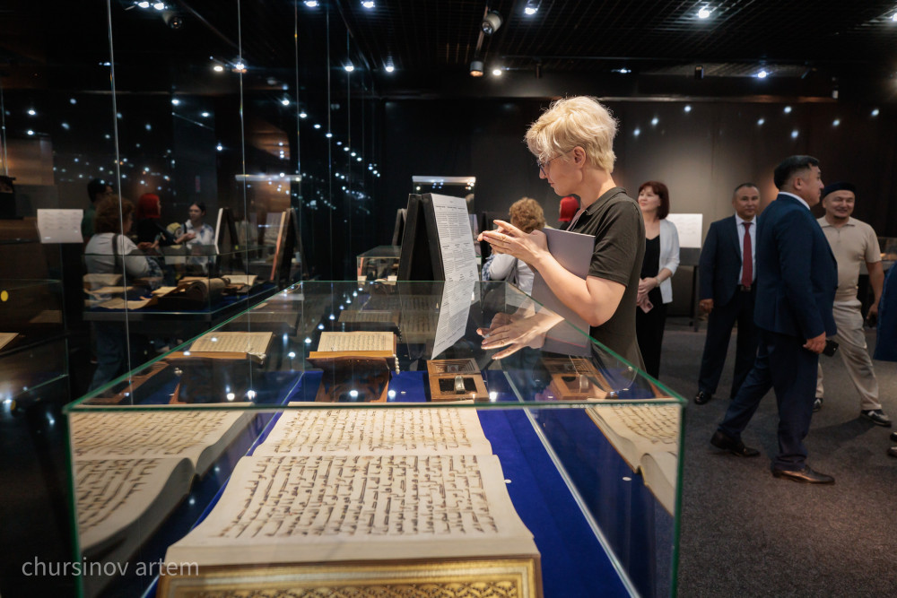 Астанада діндер лидерлері съезі қарсаңында екі көрме ашылды