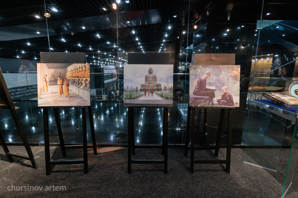 Астанада діндер лидерлері съезі қарсаңында екі көрме ашылды