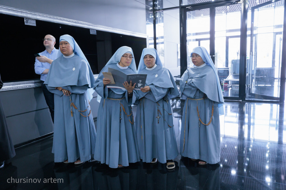 Астанада діндер лидерлері съезі қарсаңында екі көрме ашылды