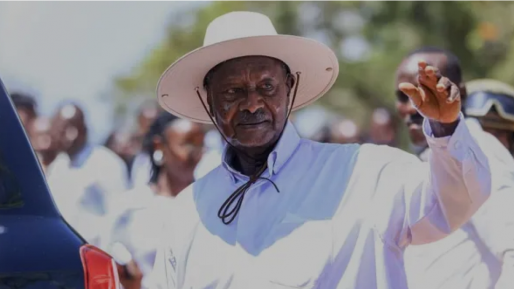 Әлемде: Трамптың қысымы, Испаниядағы теміржол апаты және Угандадағы сайлау