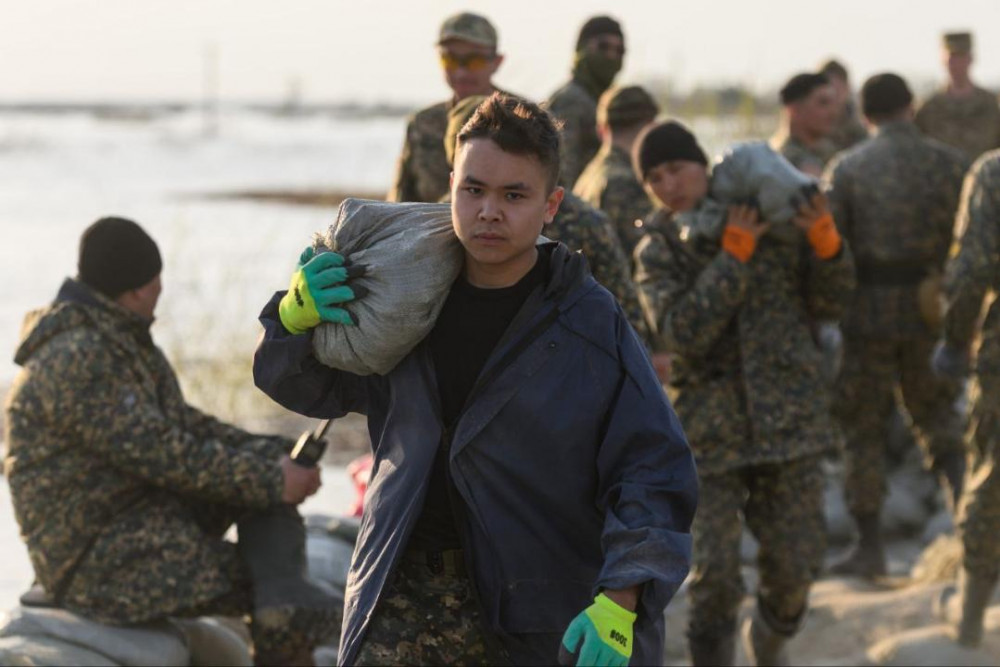 СҚО-да үшінші күн тасқынмен күрес: бөгетті нығайту жалғасуда
