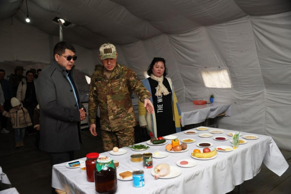 Жеңіс парады: Жауынгерлердің отбасылары далалық лагерьде болды