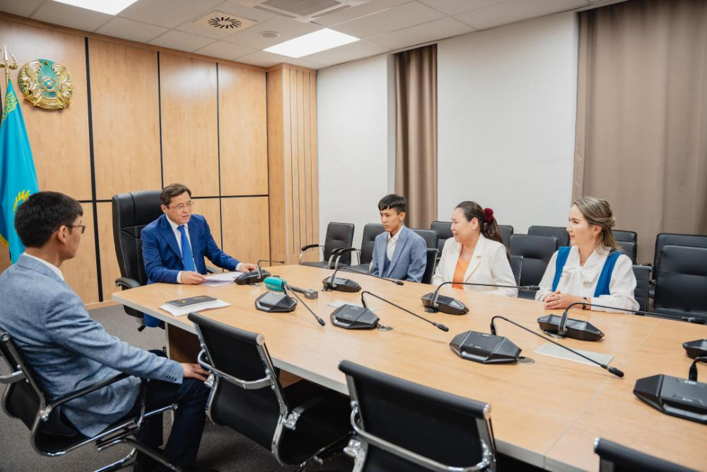 Түркістанда ҰБТ-да рекорд орнатқан оқушы тағы бір сыйлық алды