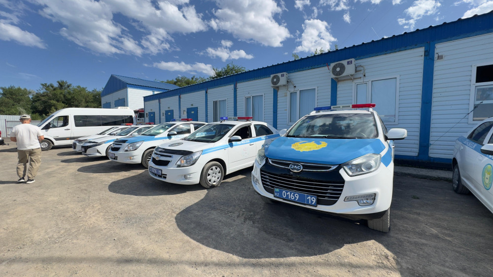 Алакөлге не жетпейді?