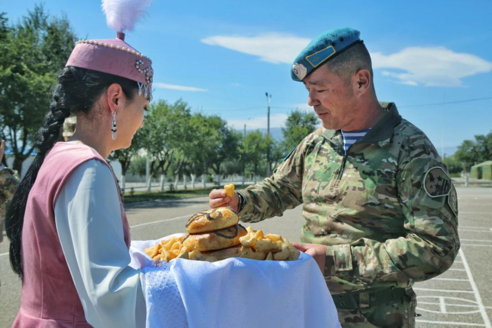 Қазақстанның әскери қызметшілері ҰҚШҰ оқу-жаттығуларына қатысу үшін Қырғызстанға барды