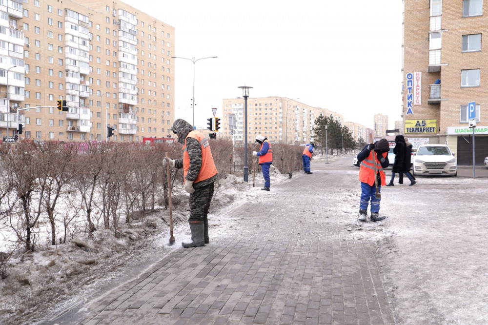 Елорданың коммуналдық қызметтері қаланы қар мен мұздан тазартып жатыр