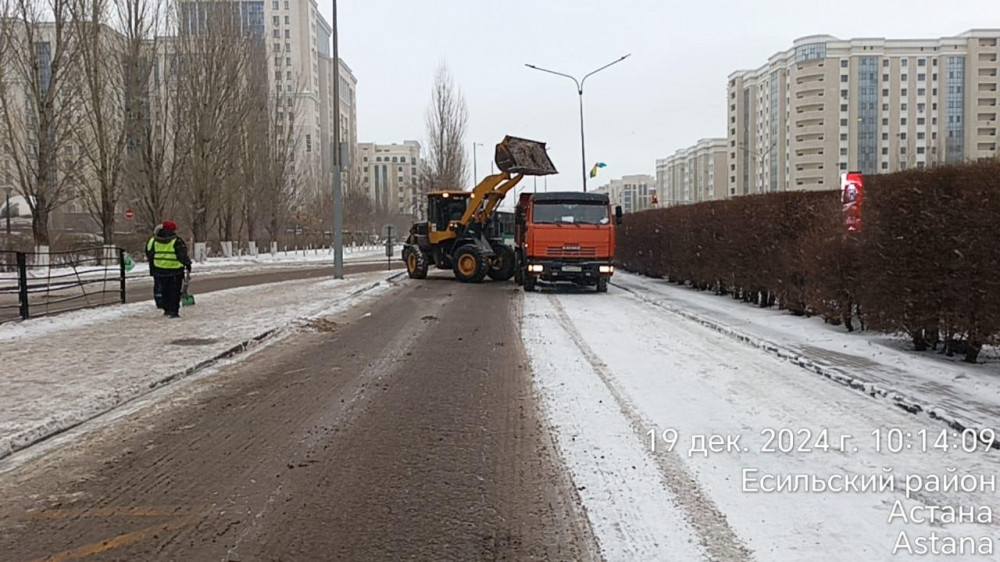 Астанада қар күреу жұмысына 2 600-ден астам жол жұмысшы тартылды