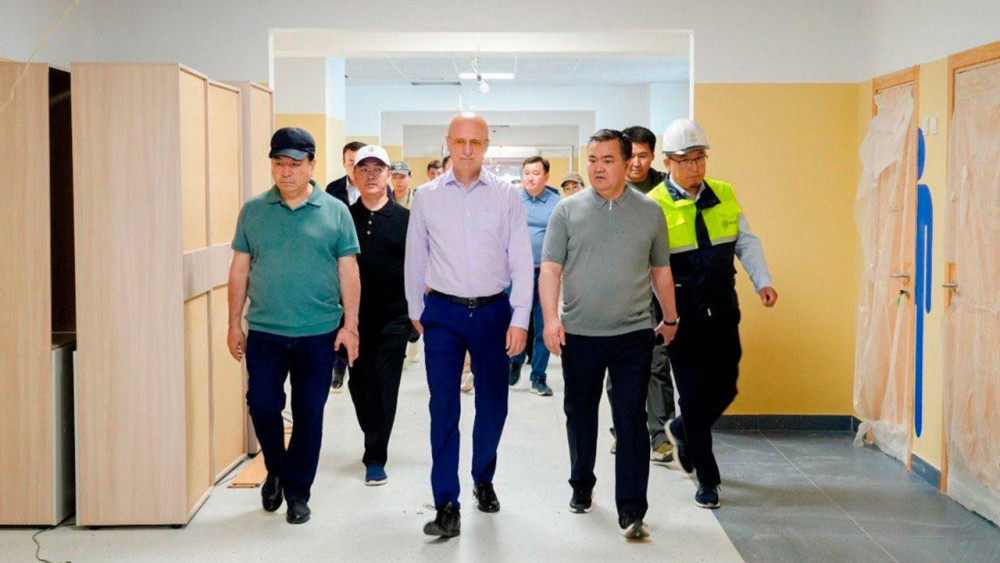 Роман Скляр Астанадағы "Жайлы мектептердің" құрылыс барысын тексерді