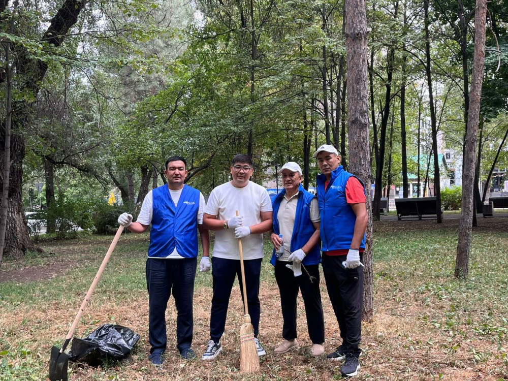«Таза Қазақстан»: Алматыда 200 адам қатысқан экологиялық сенбілік өтті