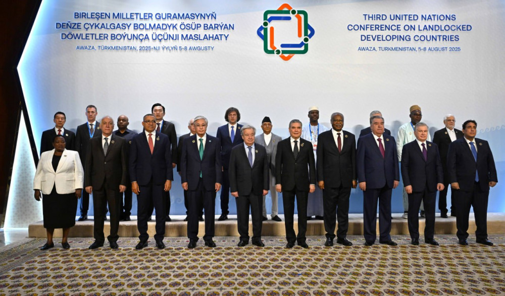 Тоқаев Түрікменстанда БҰҰ конференциясы делегацияларын ресми қарсы алу рәсіміне қатысты