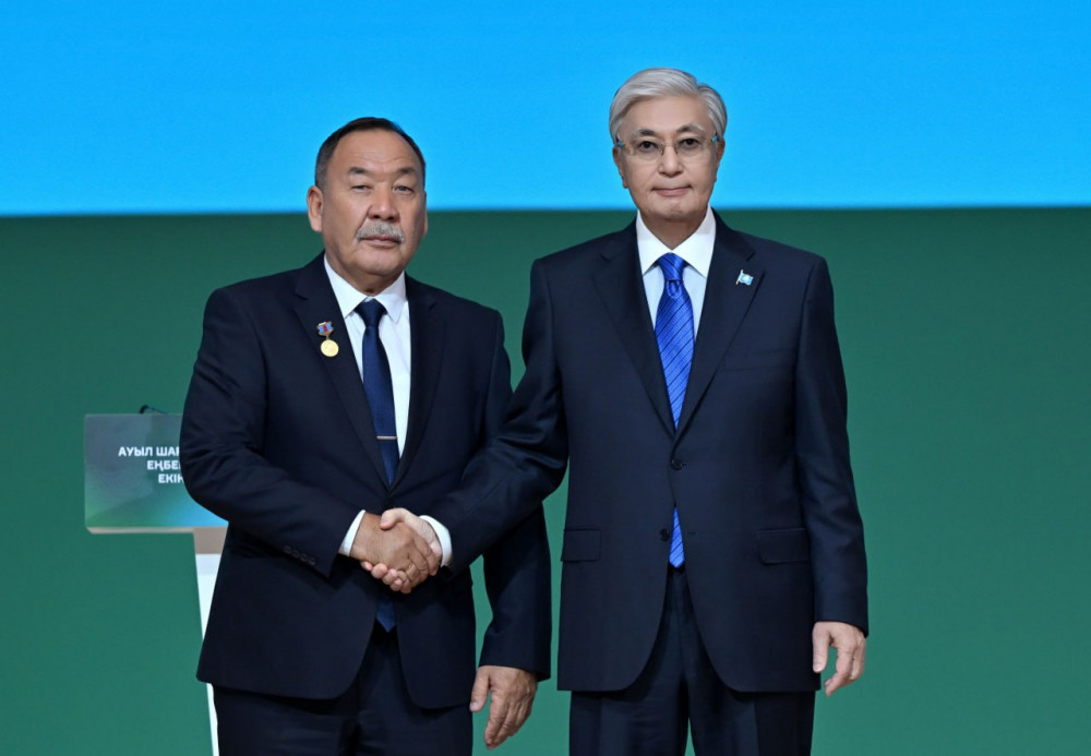 Тоқаев агросектордың 30 үздік өкіліне мемлекеттік наградалар табыстады