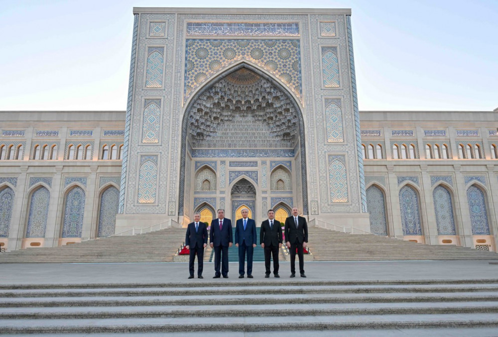 Мемлекет басшылары Ташкенттегі Ислам өркениеті орталығына барды