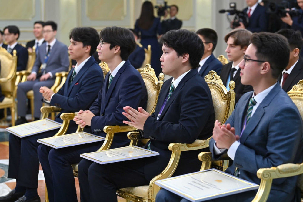 Президент: Олимпиада жеңімпаздарының ұстаздары мемлекеттік марапатқа лайық