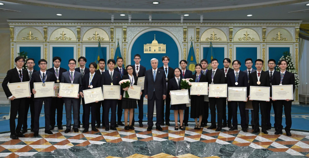 Президент: Олимпиада жеңімпаздарының ұстаздары мемлекеттік марапатқа лайық