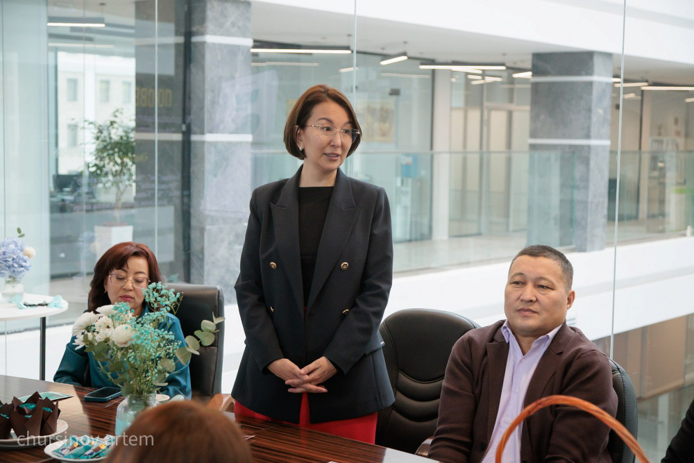 "Байлыққа алданған жас әйел өкініші": “Қисық дүние” кітабының тұсаукесері өтті