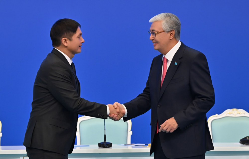 Бір топ ұстаз Президент қолынан мемлекеттік награда алды