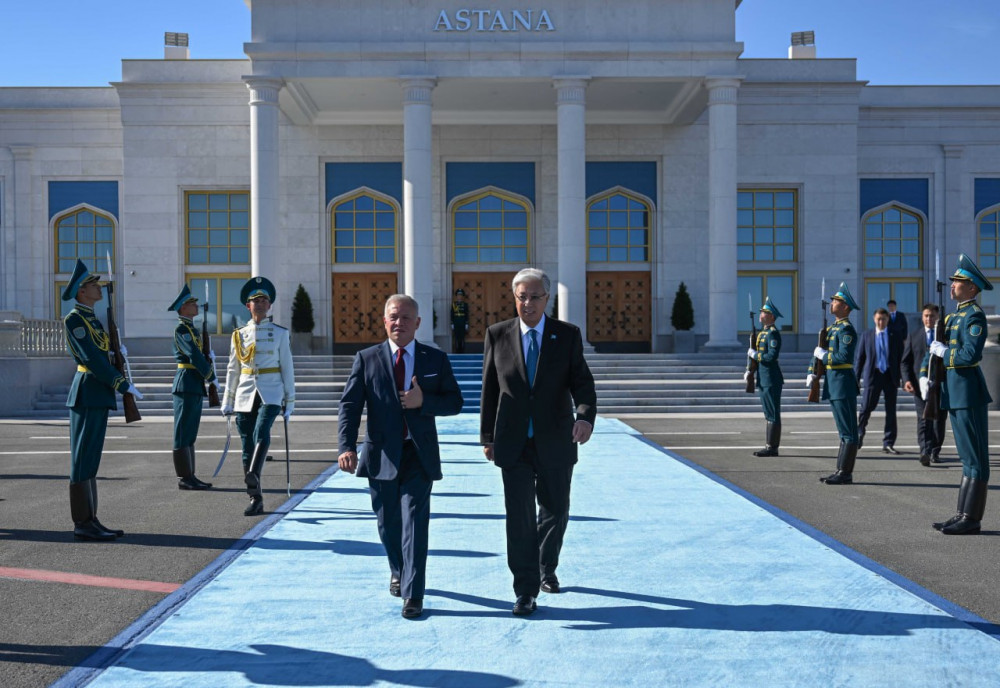 Президент Иордания Королін әуежайдан шығарып салды