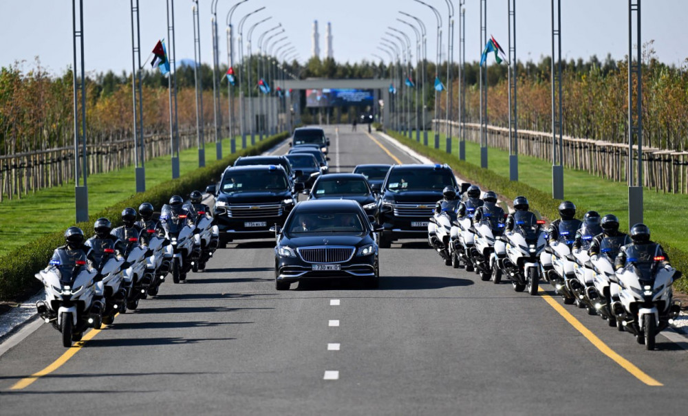 Президент Иордания Королін әуежайдан шығарып салды