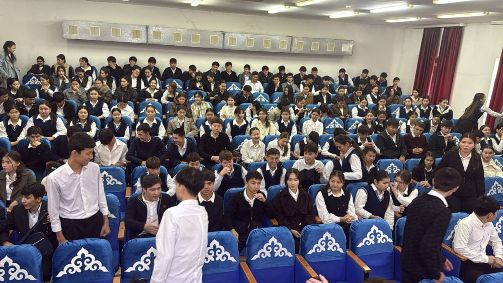 Буллинг пен суицид мәселелері: Прокурорлар мен психологтар оқушылармен онлайн кездесу өткізді