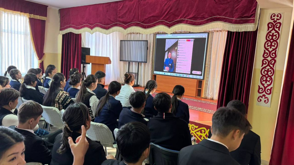 Буллинг пен суицид мәселелері: Прокурорлар мен психологтар оқушылармен онлайн кездесу өткізді