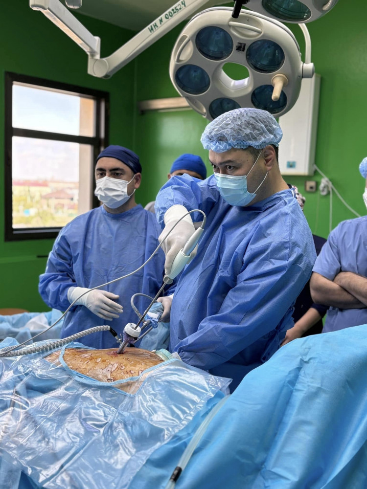 "Бауыр үшін бәріне дайын": Ағасы қарындасына, егіздің сыңары інісіне бүйректерін берді