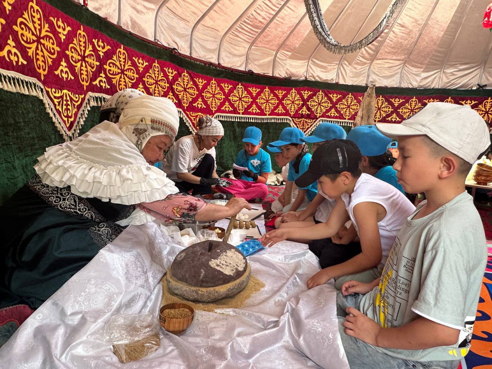 Алматы оқушыларының демалысы қалай өтуде: жазғы мектеп лагерьлері ашылды