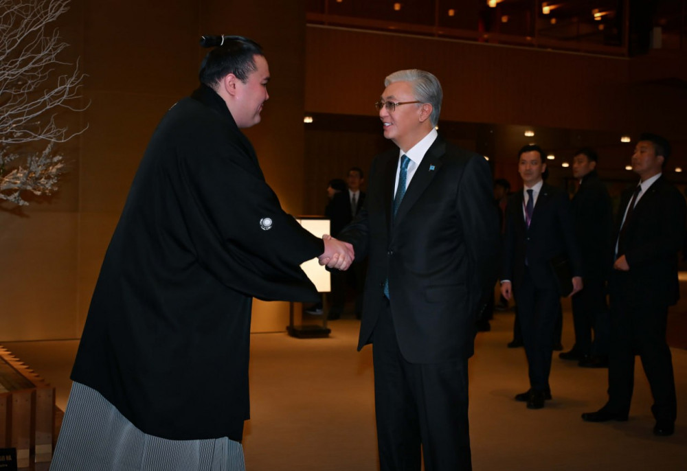 Тоқаев Токиода кәсіпқой сумошы Ерсін Балтағұлмен кездесті