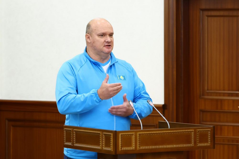 Қазақстанның үстел теннисі құрамасының бапкері медалін Президентке арнады